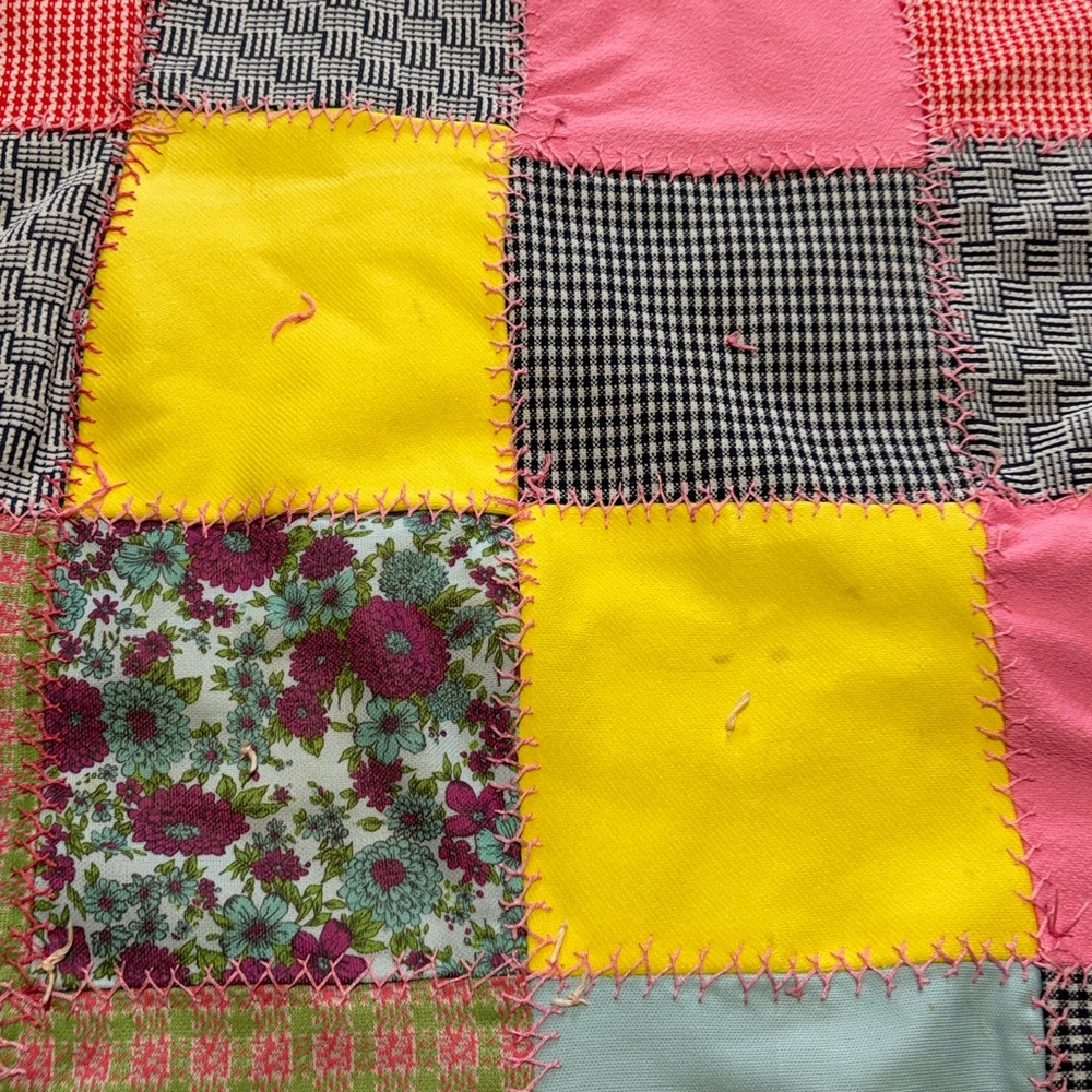 Handmade patchwork quilt throw blanket - Picture 7 of 8